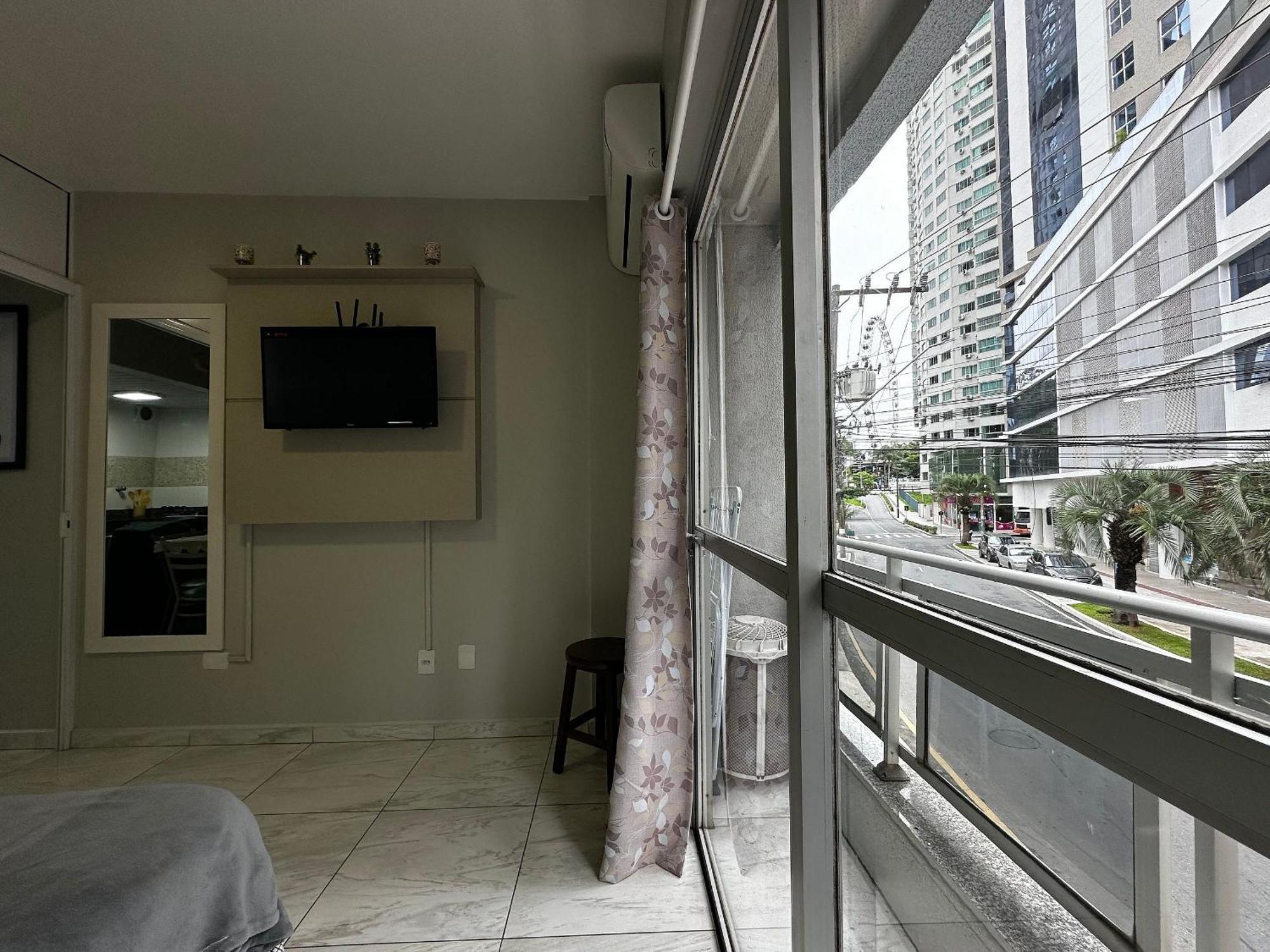 Balneário CamboriúMa01- Kitnet Com Ar | Vista Big Wheel | Garagemアパートメント エクステリア 写真